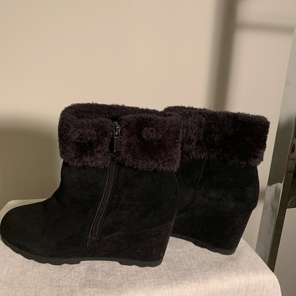 ALFANI MACY’S Black suede wedge boot with fur trim 7M - Picture 3 of 6